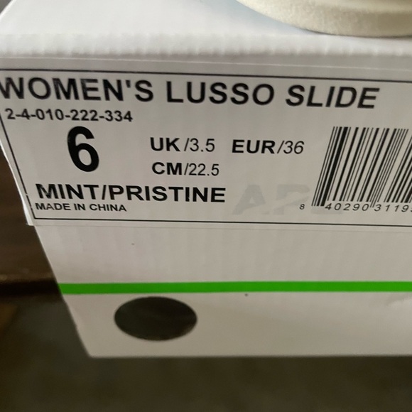 BNWT, APL Women’s Lusso Slide, Leather, Quilted Mint Slide Sandals, size 6 - Picture 4 of 4